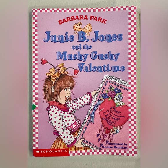 Valentines Bundle - 5 read aloud paperback books AND 1 heart plush - Picture 6 of 7